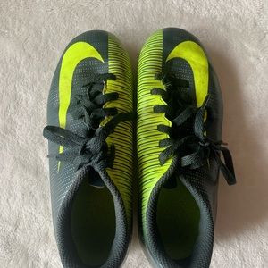 Boys Nike Cleats Size 2